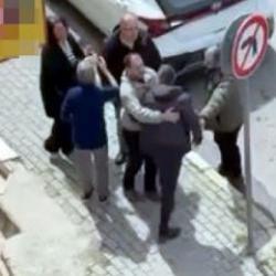 Avcılar'da ters y&ouml;n ter&ouml;r&uuml;: Araya giren mahalleliye saldırdı