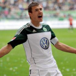 Bombalar altında b&uuml;y&uuml;yen &ccedil;ocuk &uuml;lkesinin umudu oldu! İşte yaşayan efsanenin hayatı