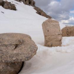Dev heykeller karlar altında: Nemrut Dağı &Ouml;ren Yeri, sezonun ilk ziyaret&ccedil;ilerini ağırladı