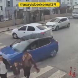 Esenyurt'ta trafik magandası yaya ge&ccedil;idindeki anne ve &ccedil;ocuğunun &uuml;zerine aracını s&uuml;rd&uuml;