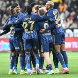 Fenerbah&ccedil;e'ye k&ouml;t&uuml; haber! Cezalı duruma d&uuml;şt&uuml;