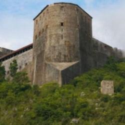 Haiti'de tarihi kalede izdiham: 30 &ouml;l&uuml;