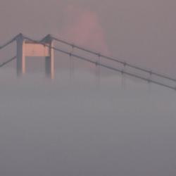 İstanbul Boğazı sise teslim: Fatih Sultan Mehmet K&ouml;pr&uuml;s&uuml; g&ouml;zden kayboldu