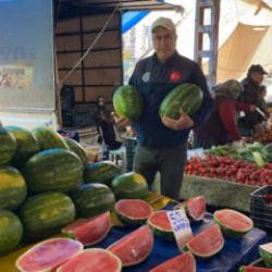 Karpuz pazara dilim dilim d&uuml;şt&uuml;: Kilosu 50 TL