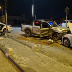 Kavşakta can pazarı: Pikap ve otomobil &ccedil;arpıştı, 6 kişi yaralandı