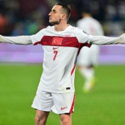 Kerem Akt&uuml;rkoğlu'ndan zulme karşı tek c&uuml;mle! D&uuml;nyaya ayetle seslendi