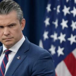 Meclis &uuml;yesi Carbajal&rsquo;dan ABD savaş bakanına sert &ccedil;ıkış: "Defolup gitmelisiniz"