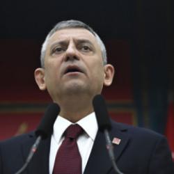 &Ouml;zg&uuml;r &Ouml;zel de &ccedil;&uuml;r&uuml;meyi kabul etti!