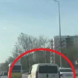 Peş peşe makas atan maganda herkesi korkuttu