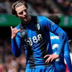 Premier Lig'de liderden s&uuml;rpriz kayıp! Bitime haftalar kala zirve tehlikede