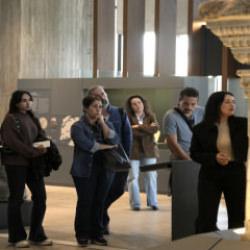 Saklı kalan hikayeleri dinlediler: Troya M&uuml;zesi&rsquo;nde rehberli tur etkinliği