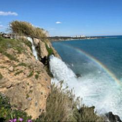 Şelale ile denizin buluşması: Aşağı D&uuml;den Şelalesi&rsquo;nin g&uuml;zelliği g&ouml;kkuşağı ile ta&ccedil;landı