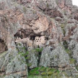 S&uuml;mela değil Alicin! Kayalıklar arasına gizlenmiş tarih: Alicin Manastırı