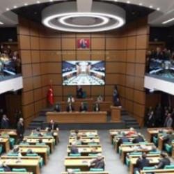 &Uuml;sk&uuml;dar Belediye Meclisi&rsquo;nde skandal: Vatandaşlar meclis salonundan atılmak istendi