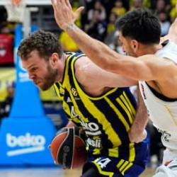 &Uuml;st &uuml;ste 5. yenilgisini alan Fenerbah&ccedil;e'ye play-off m&uuml;jdesi