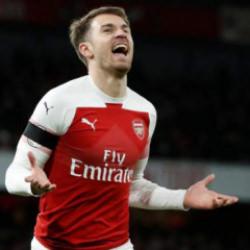 Yıldız oyuncudan s&uuml;rpriz karar! Hayranlarını &uuml;zd&uuml;