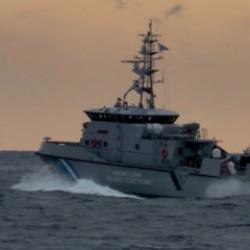 Yunan gemisi, T&uuml;rk balık&ccedil;ıları taciz etti! Hareketli anlar anbean kamerada