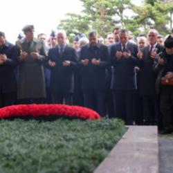 8'inci Cumhurbaşkanı Turgut &Ouml;zal mezarı başında anıldı