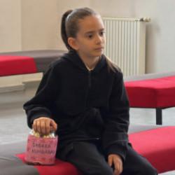 9 yaşındaki Berra'dan duygulandıran davranış: Har&ccedil;lıklarını şehit ailelerine bağışladı