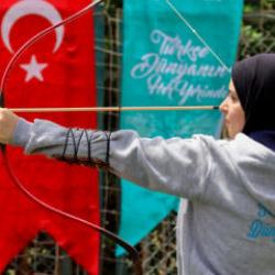  Kahire'de Kemankeş projesiyle geleneksel T&uuml;rk ok&ccedil;uluğu r&uuml;zgarı esiyor