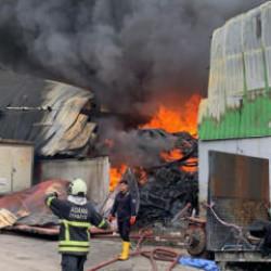 Adana'da hareketli anlar: Geri d&ouml;n&uuml;ş&uuml;m tesisi cayır cayır yanıyor!