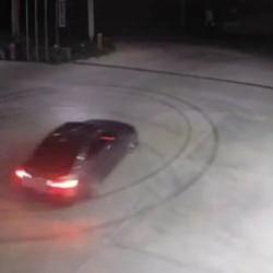  Akaryakıt istasyonunda aracı ile drift atan s&uuml;r&uuml;c&uuml;ye 140 bin lira ceza