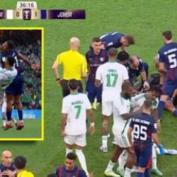 Asya Şampiyonlar Ligi'nde korkutan anlar! Y&uuml;z&uuml;ne tekme gelen Jairo bilincini kaybetti