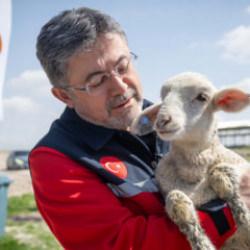 Bakan Yumaklı m&uuml;jdeyi verdi: 100 k&uuml;&ccedil;&uuml;kbaş hayvan ve aylık 15 bin TL destek!