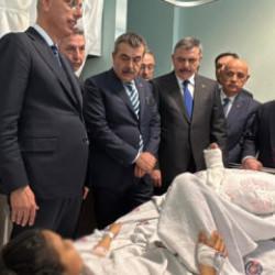 Bakanlar Kahramanmaraş'taki silahlı saldırıda yaralananları ziyaret etti