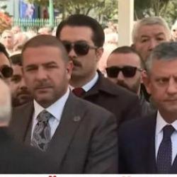 Cindoruk'un cenaze t&ouml;reninde Kemal Kılı&ccedil;draoğlu &Ouml;zg&uuml;r &Ouml;zel'i g&ouml;rmezden geldi