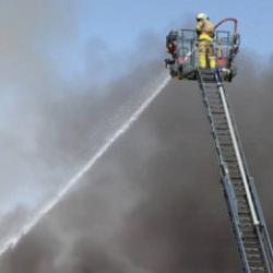 Dudullu OSB'de plastik fabrikası alevlere teslim oldu