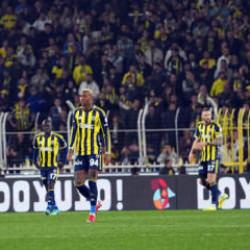 Fenerbah&ccedil;e derbi &ouml;ncesi avantajını kaybetti