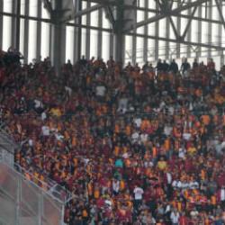 Gen&ccedil;lerbirliği a&ccedil;ıkladı! Bilet fiyatları Galatasaraylı taraftarları &ccedil;ıldırttı