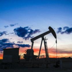 H&uuml;rm&uuml;z krizi dengeleri sarstı: D&uuml;nya fosil yakıta geri mi d&ouml;n&uuml;yor?