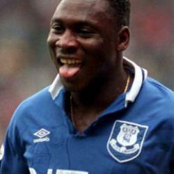 Kendini oyuna aldı, tarihe ge&ccedil;ti! Amokachi&rsquo;den unutulmaz &ccedil;ifte gol