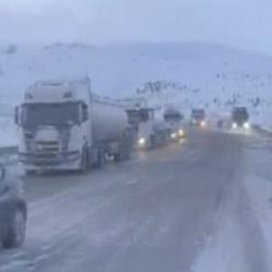 Kop Dağı Ge&ccedil;idi&rsquo;nde kar ve tipi ulaşımı aksattı