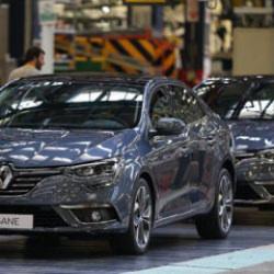 2 bin 400 kişiye k&ouml;t&uuml; haber! Renault yeni stratejisi i&ccedil;in "kıyım" d&uuml;ğmesine bastı