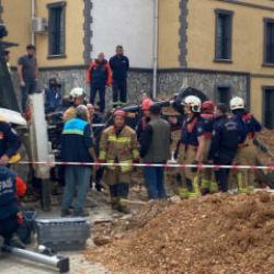 Manisa'da g&ouml;&ccedil;&uuml;k: Bir iş&ccedil;i toprak altında kaldı
