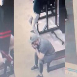 Keşmir'de spor salonunda ani &ouml;l&uuml;m kamerada! Hen&uuml;z 24 yaşındaydı