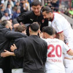 Şampiyonluğa kenetlendiler! Deplasman i&ccedil;in 5 otob&uuml;s tahsis etti