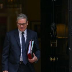 Starmer&rsquo;ın ataması skandala d&ouml;n&uuml;şt&uuml;! B&uuml;y&uuml;kel&ccedil;i'nin Epstein bağlantısı tepki &ccedil;ekti