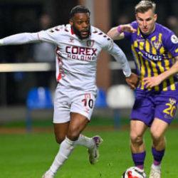 10 kişi kalan Ey&uuml;pspor'a 90+3 darbesi!