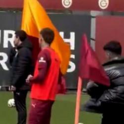 Taraftar sahaya girdi Noa Lang antrenmanda neye uğradığını şaşırdı! 