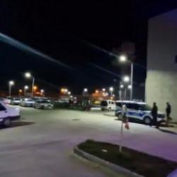 Tartıştığı kadını &ouml;ld&uuml;rd&uuml;, ardından bileklerini kesti