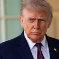 Trump'tan tehdit gibi uyarı: Umarım d&uuml;zg&uuml;n davranır