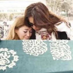 &Uuml;nl&uuml; menajer Selin Boronkay'ın itirazı kabul edildi! Annesinin mezarı a&ccedil;ıldı