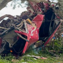 Uşak'ta korkun&ccedil; kaza! Ara&ccedil; parampar&ccedil;a oldu: 1 &ouml;l&uuml;!