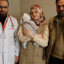 Yemek borusu kapalı doğan bebek, ameliyat ile sağlığına kavuştu