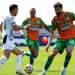 Yine bir Kasımpaşa ma&ccedil;ı! Yine s&uuml;per bir gol! İrfan Can Kahveci kaleciyi kornerden avladı