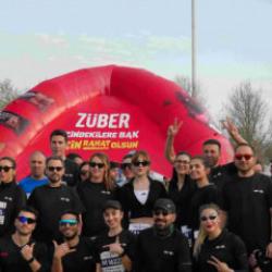 Z&uuml;ber, İstanbul Yarı Maratonu&rsquo;nda 6&rsquo;ncı yılında hem koştu hem eğitime destek oldu